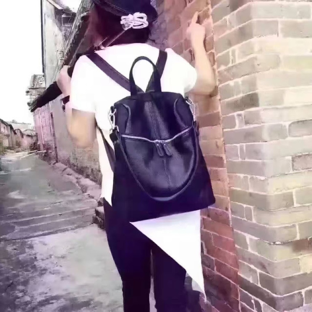 backpack - Picture 2 of 4